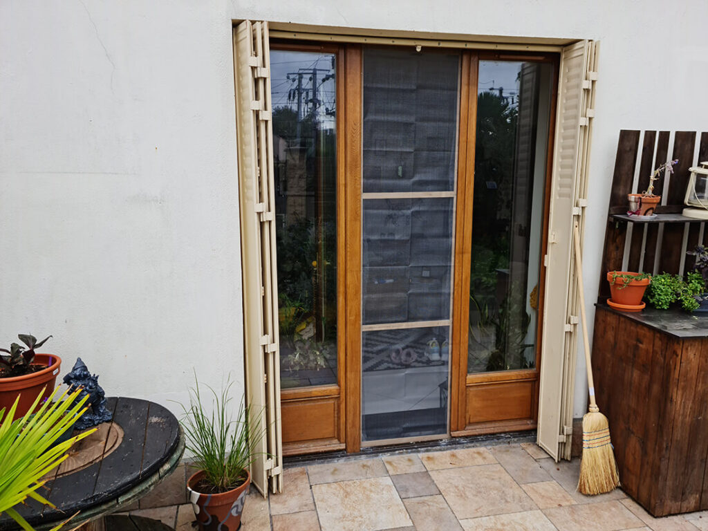 DIY pratique : fabriquer une moustiquaire pour porte ou fenêtre